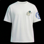 Camiseta Oversized Streetwear MOKEEP UNIVERSE 2026 - Detalhe Estampa Espacial Streetwear